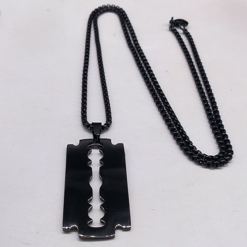 قلادة على شكل شفرة حلاقة قوطية - مراجعة Men Accessories Aesthetic وسعره